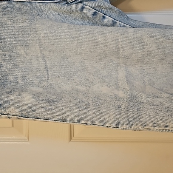 Acid wash/bleached jeans - Picture 2 of 5